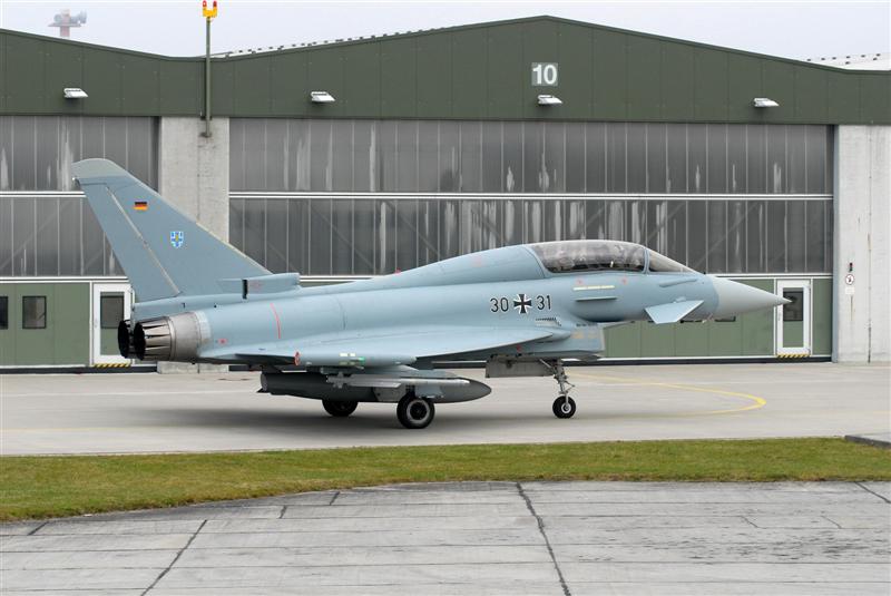 30+31 on the way back to the hangar.jpg